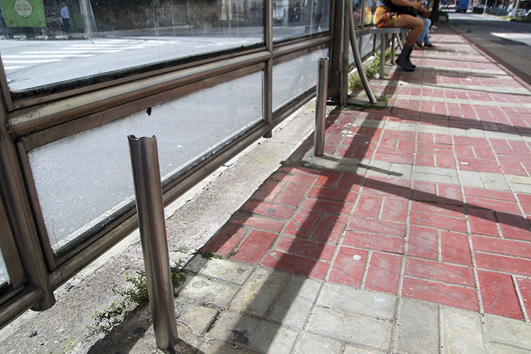 Manutenção dos pontos de ônibus fernando priamo 2