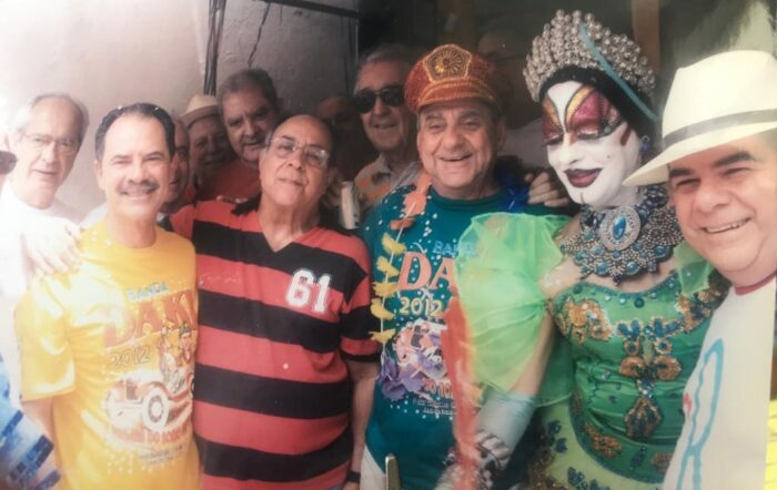 Roberto Diniz, prefeito Custódio Mattos, Maurício Gama, Luiz Carlos (Kpeta) Novais Rosa, José Carlos Passos - o grande Zé Kodak - Isabelita dos Patins e CR antes do desfile da Banda Daki no carnaval de 2012