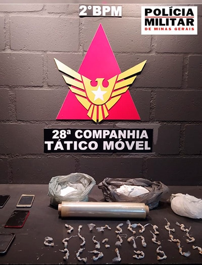 Grupo com adolescentes de 14 e 15 anos é flagrado com drogas em JF 1 apreensao foto divulgacao pm interna