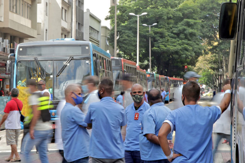 5onibus protesto by leo costa