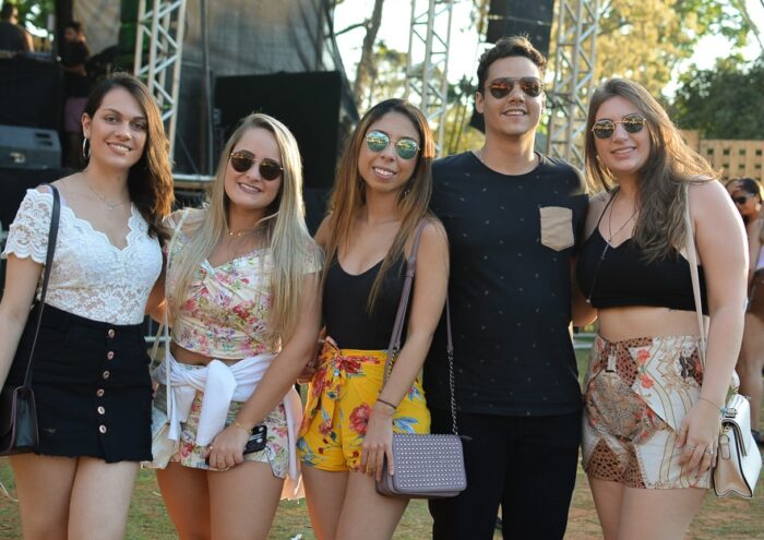 Isabela Moreira, Gabi Tarcitano, Larissa Menezes, Raphael Valério e Paula Xavier