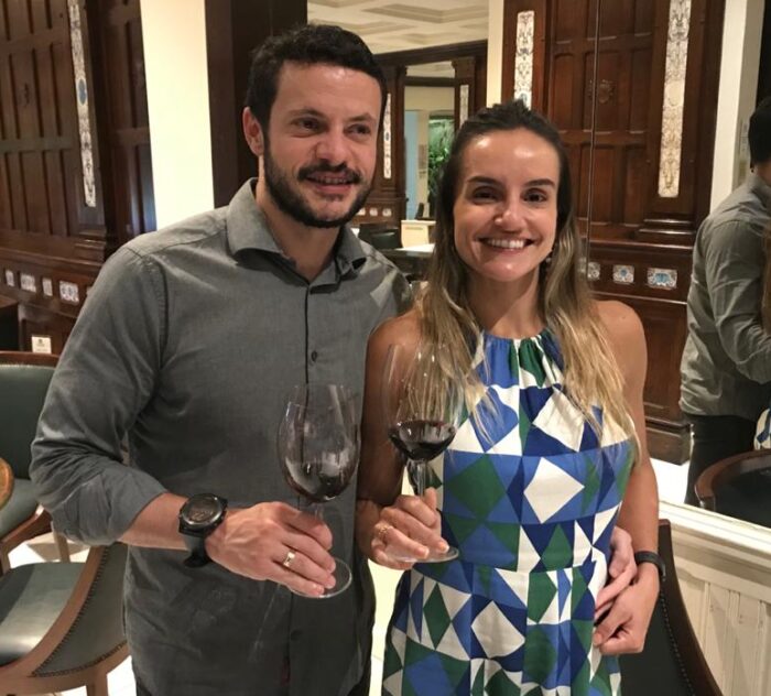 Diego Alves e Rafaela Larcher ficaram noivos durante jantar no Santo Colomba, em São Paulo, e marcaram o dia ‘D’ para janeiro de 2022, na Cave de Pedra, em Bento Gonçalves, na Serra Gaúcha