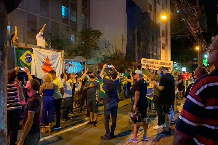 manifestacao contra lockdown juiz de fora by sergio bara