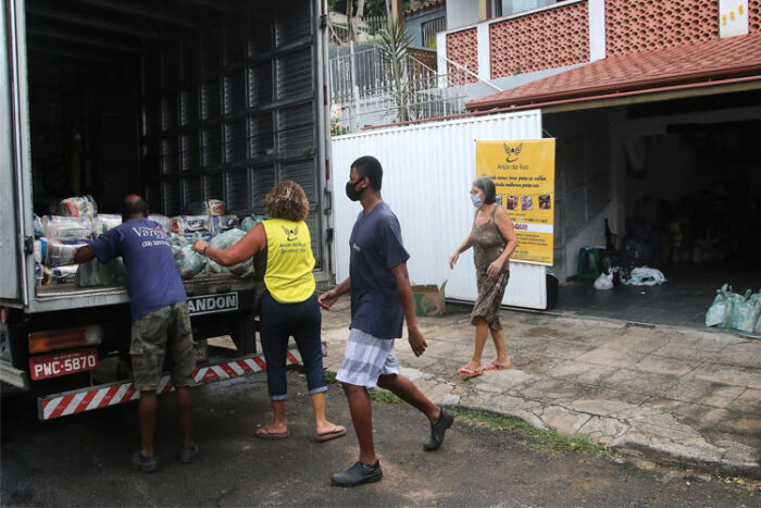 Associação Comercial doa alimentos para pessoas em vulnerabilidade social 1 anjos de luz
