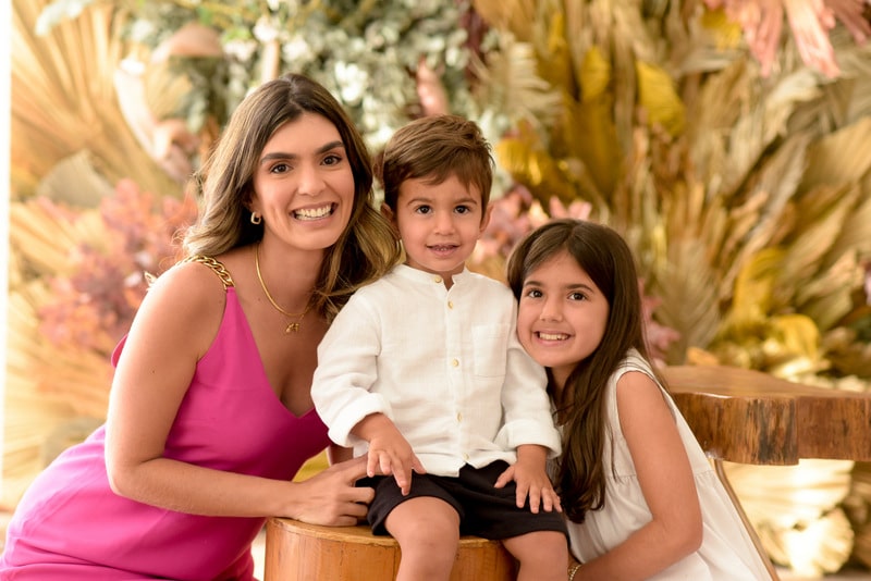 - Daniela Ribeiro e os filhos Rafael e Valentina-001