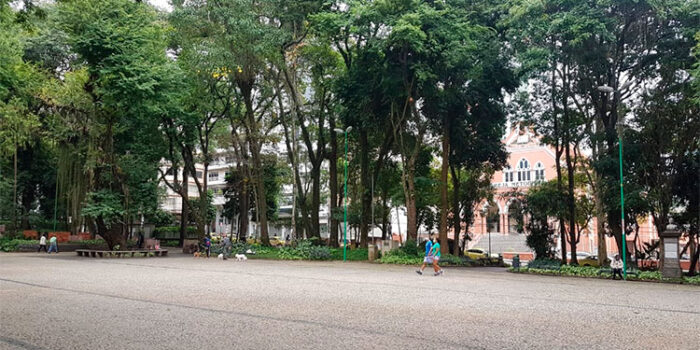 Após progressão para faixa laranja, Prefeitura reabre praças em JF 1 parque halfeld by priamo