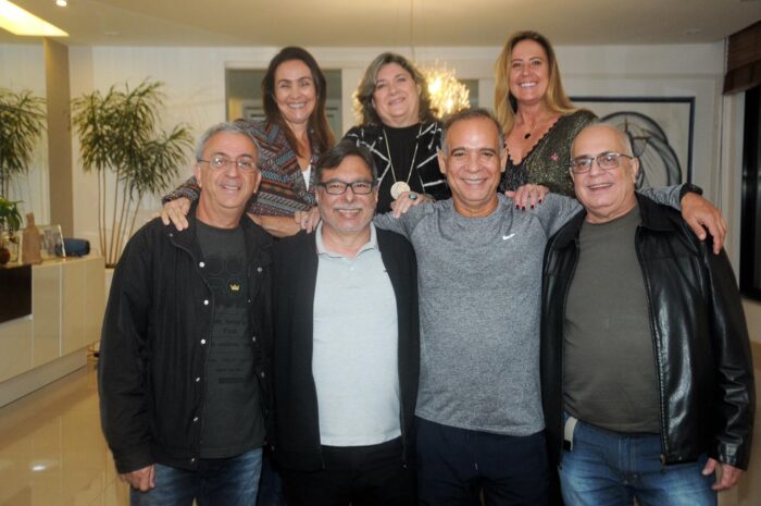 Luiz Fernando e Gisela Nacif, Fernando e Edimar Póvoa, Eduardo dos Santos e Luciana Bellini e Aristóteles Goulart: reencontro de amigos  Foto: Andréa Ottoni