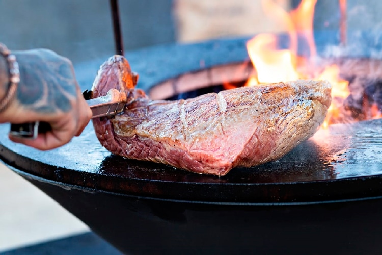 Brasileiros estão trocando a picanha por outra carne mais barata nos churrascos
