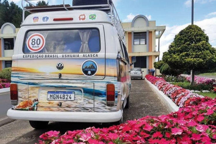 Casal catarinense desbrava as Américas a bordo de uma Kombi 2 kombi