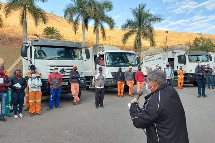 PJF nega ter tratado sobre suspensão do projeto de transformação do Demlurb em estatal 2 manifestacao2 by sinserpu 1