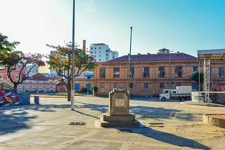 O que houve com o monumento a Bernardo Mascarenhas? 1 momnumento mascarenhas 1