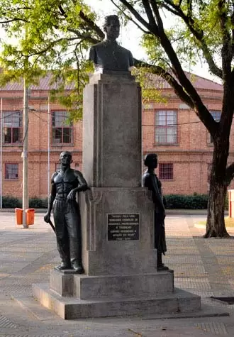 O que houve com o monumento a Bernardo Mascarenhas? 3 monumento-mascarernhas-by-divulgacao interna-2