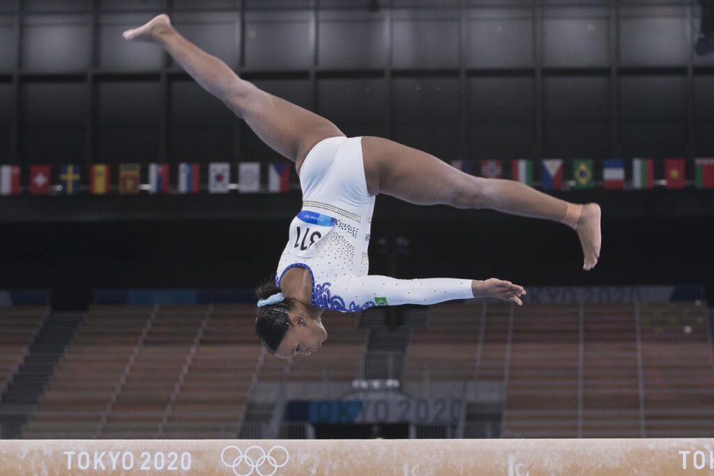 Rebeca Andrade conquista medalha histórica de prata nas Olimpíadas 1 rebeca andrade by cob e1627566464610