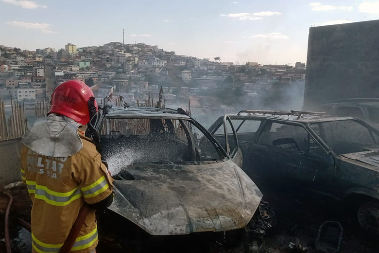 5 incendio em barbacena by bombeiros