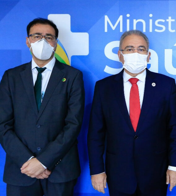 Audiência em Brasília: O ministro da Saúde, Marcelo Queiroga recebeu o presidente da Sociedade Brasileira de Cirurgia Oncológica, o juiz-forano Alexandre Ferreira Oliveira (foto) e o diretor de Defesa Profissional Rodrigo Pinheiro, que estavam acompanhados do deputado mineiro Frederico Escaleira. Na pauta, a auditoria dos procedimentos, o modelo dos Cacon’s e Unacon’s, a cirurgia minimamente invasiva e a incorporação da Hipec, incluída no orçamento ministerial de 2022. A área técnica do Ministério agradeceu nominalmente as contribuições de Alexandre desde 2012 para o SUS. 