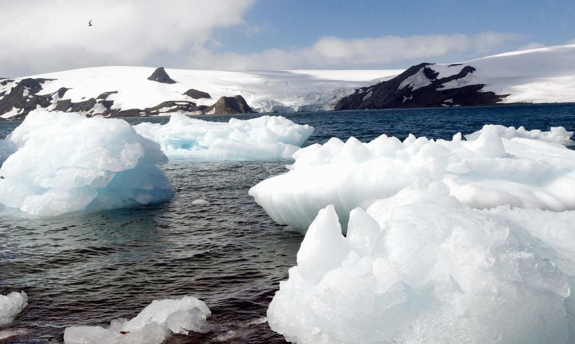 Cientistas descobrem uma estrutura em forma de leque enterrada a 3 km de gelo na Antártida que pode mudar tudo