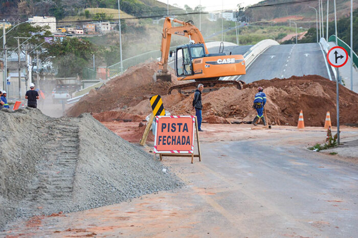 Viaduto no Bairro Santa Teresa permanece fechado até terça-feira 1 obras viaduto by jessica pereira