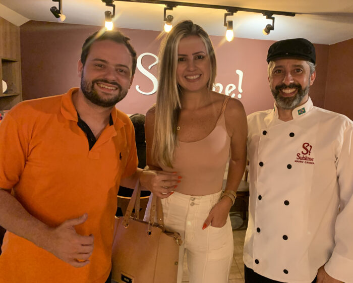 Riquinho e Michelle Castilho com Mauro Cavaca clicados na pizzaria Sublime! 