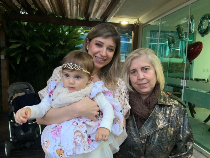 Eveline Toledo com a filha Isis e a neta Sofia Toledo Camacho na festa de um ano em Florianópolis  