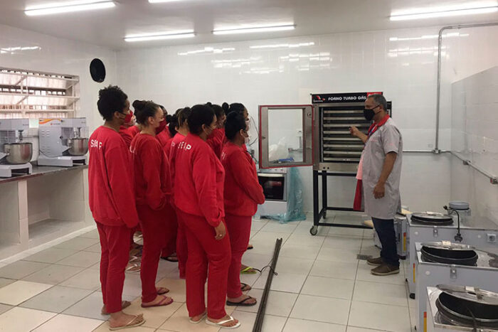 Curso de panificação qualifica 45 mulheres na Penitenciária Edson Cavalieri em Juiz de Fora 2 panificadora by jessica pereira2