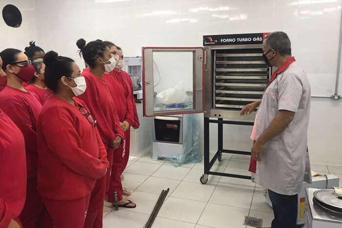 Curso de panificação qualifica 45 mulheres na Penitenciária Edson Cavalieri em Juiz de Fora 3 panificadora by jessica pereira3