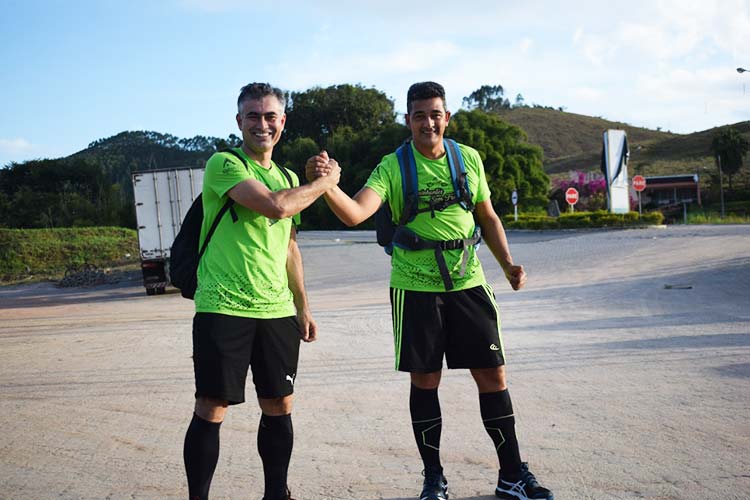 Caminhada da fé: amigos partem de Ibitipoca rumo a Aparecida 1 Adelvo Carelli e Joao Marcos ate aparecida by arquivo pessoal 1