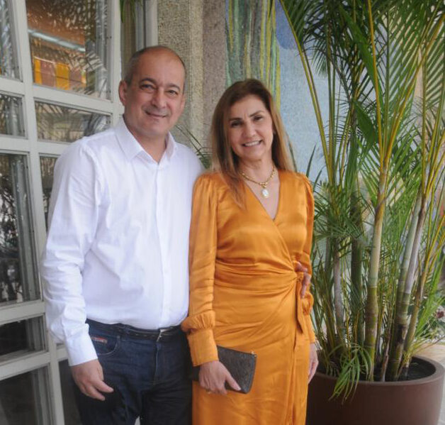 Marcos Vinícius e Bernadete Oliveira em recente cerimônia na Igreja do Bom Pastor  