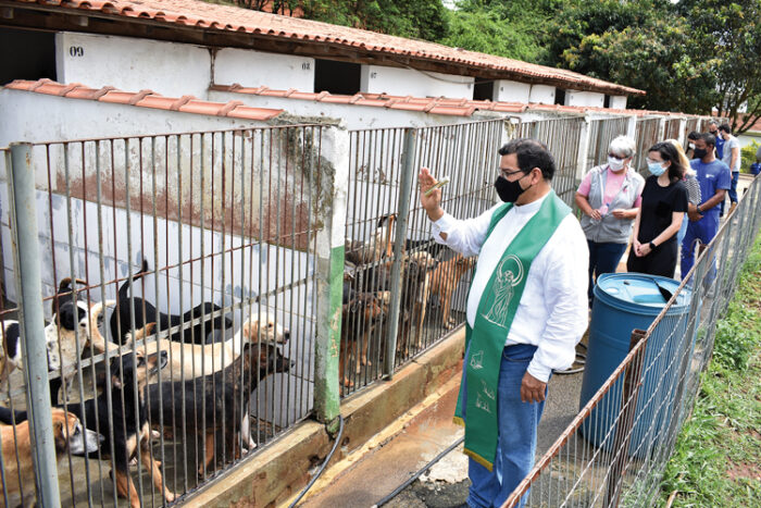 Animais do Canil Municipal recebem benção no dia de São Francisco de Assis 2 bencao animais canil