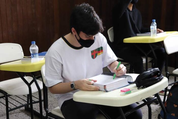 Número de inscritos no Enem cai pela metade em Juiz de Fora 1 enem academia