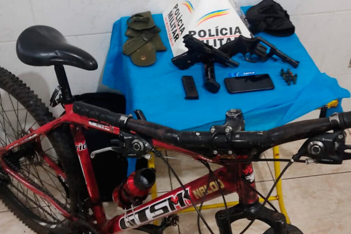 Preso homem que usava bicicleta e arma de fogo para roubar no Centro de JF 1 pm bicicleta