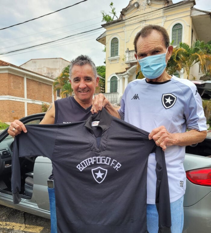 Beto Mateus e o ex-goleiro Manga, um dos ídolos do Botafogo, clicados no Retiro dos Artistas algumas horas antes da festa de entrega da taça de Campeão Brasileiro da série B, no Estádio Nilton Santos