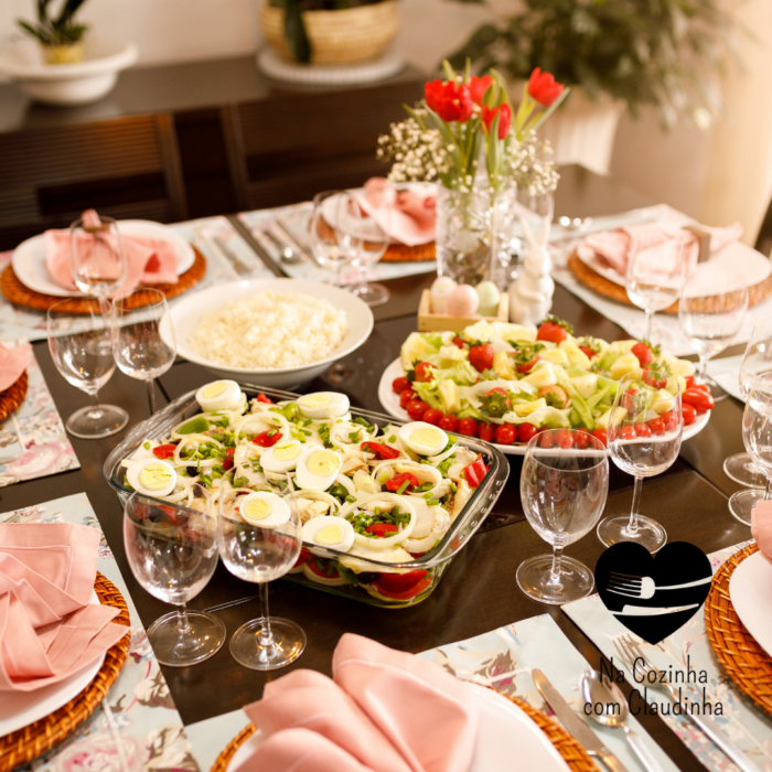 Falsa Bacalhoada prato preparado para o Natal de uma família grande mesa posta