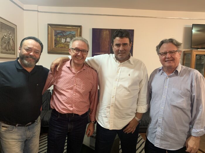 Mauro Cruz, vereador Juraci Scheffer, José Mariano de Moraes e Luiz Carlos Araújo clicados no jantar da Academia Rio Branco  