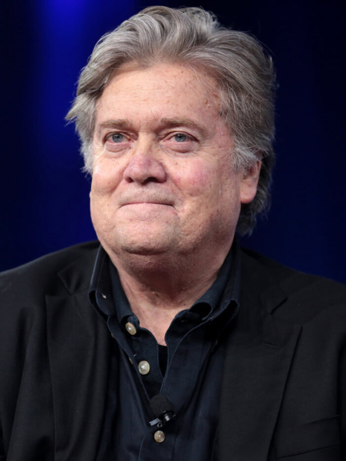 Steve Bannon se entrega ao FBI por acusação de desacato 1 bannon