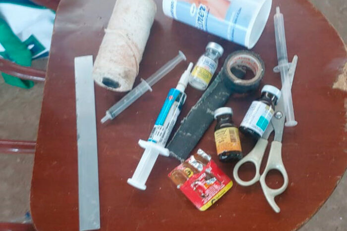Polícia do Meio Ambiente prende mais de 30 pessoas em rinha de galos 1 rinha objetos