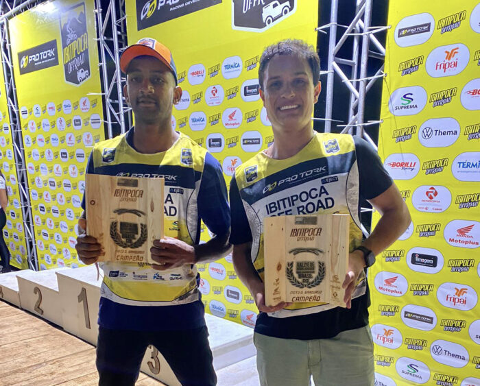 Samuel Mendes e Cláudio Ferreira da Silva Júnior, campeões do Ibitipoca Off Road (categoria dupla graduado)  