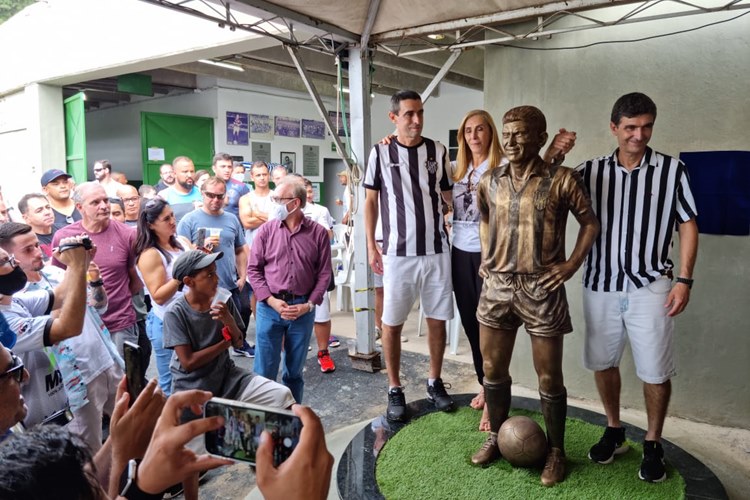 estatua moacyr leonardo costa