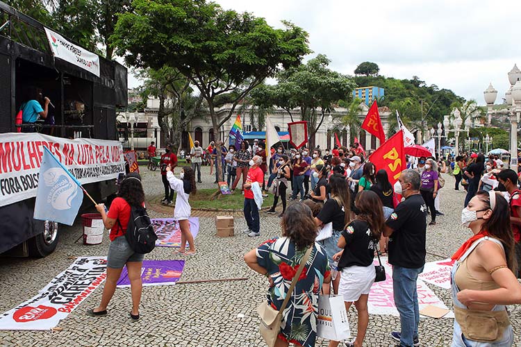 Mulheres fazem ato contra Bolsonaro em Juiz de Fora 1 manifestacao contra bolsonaro juiz de fora by fernando2
