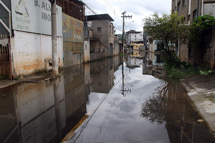 rua henrique simoes bairro industrial by fernando