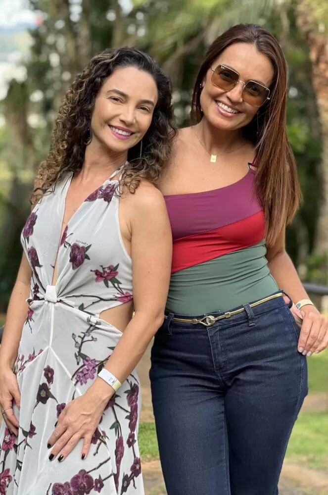 Leonora Mansur e Márcia Coelho em tarde de festa Foto: Aline Bastos