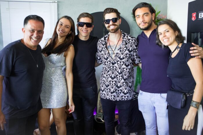 100 mil presenças nos agitos do verão: Octávio Fagundes (no ‘flash’ com Amanda Vieira, Felipe Lobo, o ‘top’ dos DJs Alok Petrillo, Gabriel Lopes e Paula Miranda) comemora o sucesso de 29 eventos no fim de ano no Privilège em Juiz de Fora, Búzios (RJ) e Xangri-lá (RS), além de três projetos de música eletrônica com Dubdogz, Watzgood e Fflora. Foram cerca de 100 mil pessoas marcando presença nas fervilhantes noites. Agora, Octávio está em contagem regressiva para a inauguração do Privilège Vitória, que vai agitar o verão capixaba. 