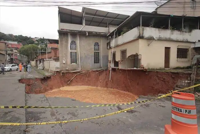 Ponto de deslizamento Rua Celso Nunes Leal bairro Bonfim Felipe Couri 8
