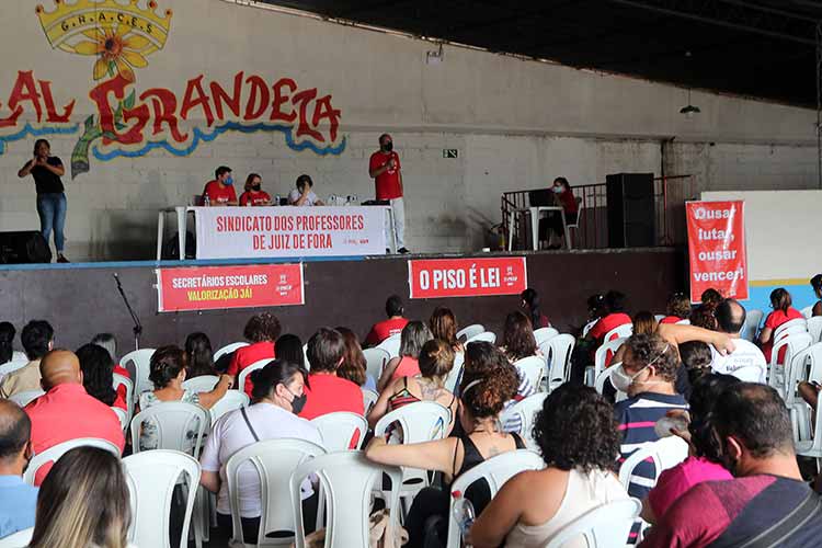 Assembleia dos professores fernando priamo 15