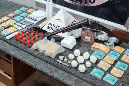 Suspeito de tráfico é preso com R$ 20 mil e escopeta em Juiz de Fora 1 tráfico