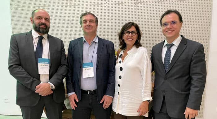 Encontro de Cartórios em Tiradentes: Os consultores tributários Leonardo Guedes e Fúlvio Albertoni com os tabeliões Aidê Galil (Matias Barbosa) e Hércules Benício, do 1o Ofício de Notas do Distrito Federal, durante o Encontro Notarial Mineiro, realizado na Pousada Pequena Tiradentes. O evento, que contou com a presença do presidente do Tribunal de Justiça de Minas Gerais, desembargador Gilson Soares Lemes, marcou também os 10 anos de criação do Colégio Notarial do Brasil - Seção Minas Gerais.