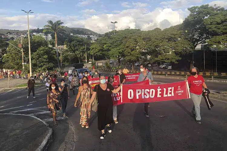 Professores municipais mantêm indicativo de greve 1 Professores 1 Divulgacao Sinpro
