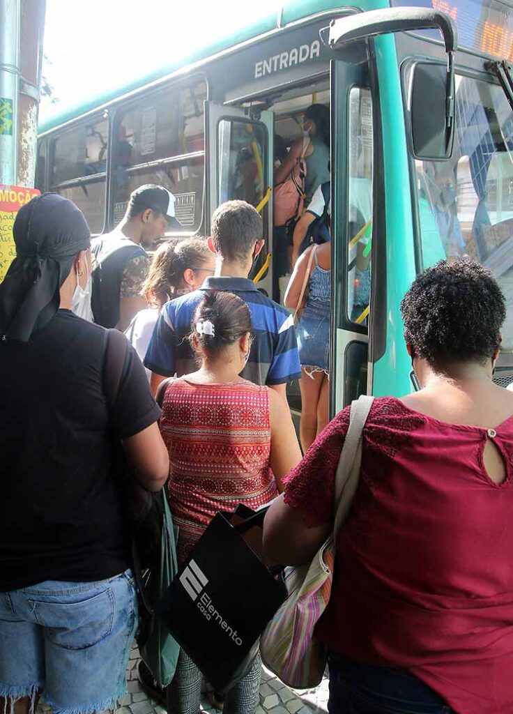 Moradores de JF reclamam da falta de ônibus suficientes para atendimento À demanda