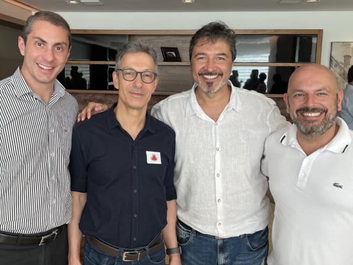 O governador Romeu Zema, presença confirmada na Feijoada CR 2022, ladeado por Fred Miana, Sérgio Bara e Tadeu Monteiro