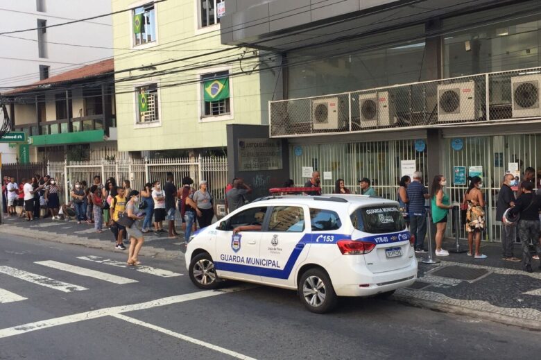 Título de eleitor: Cartório eleitoral em Juiz de Fora; corrida de eleitores que estão em busca de regularizar situação