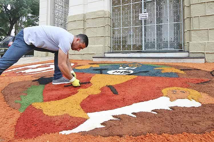 Paróquias de Juiz de Fora celebram Corpus Christi nesta quinta 1 Tapetes de Corpus Christi 2 Felipe Couri arquivo TM